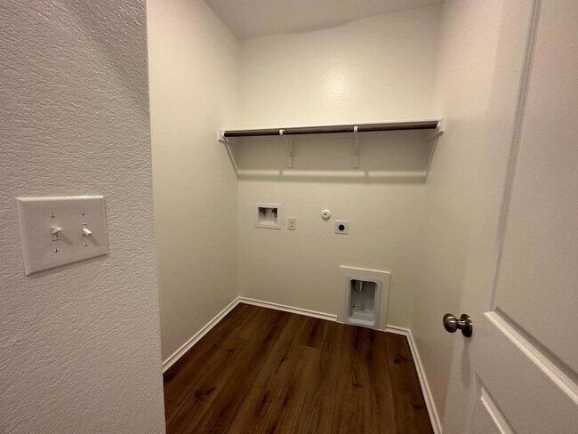 Building Photo - 229 Sonterra Dr