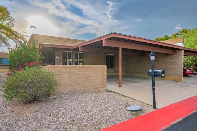Building Photo - 510 W Cll Lago