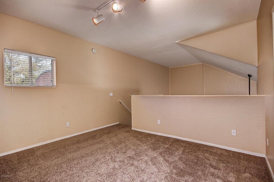 Building Photo - 2027 E University Dr