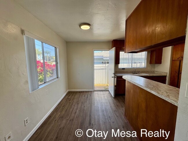 Building Photo - Charming 2-Bedroom Home with Expansive Out...