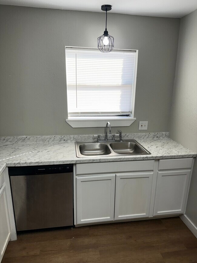 Building Photo - 1905 N Ben Wilson St