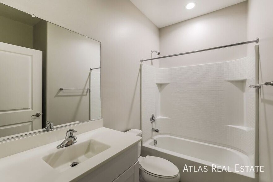 Building Photo - 10695 W Dickerson Dr