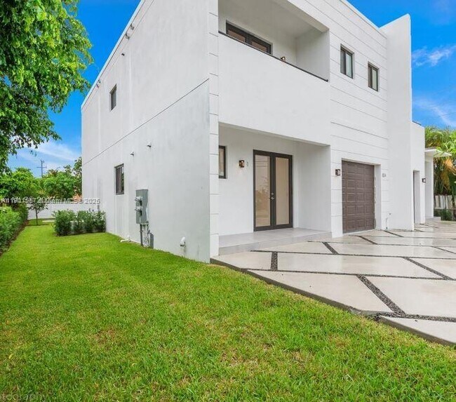 Primary Photo - 824 SW 74th Ct