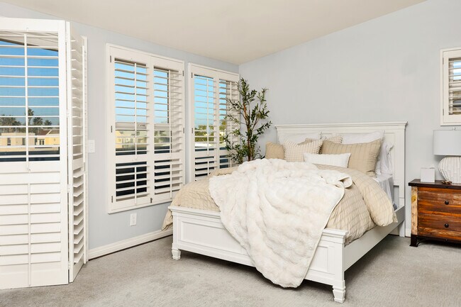 Building Photo - 2949 Ocean Front Walk