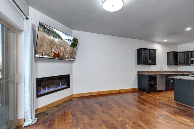 Building Photo - Unfurnished Condo Retreat with Modern Comf...