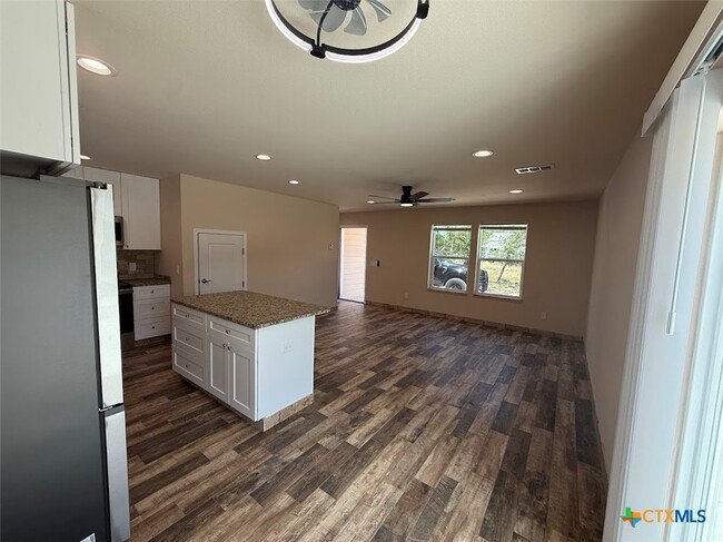 Building Photo - 1008 Makayla Dr
