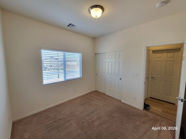 Building Photo - 5882 Azzura Palms Ave