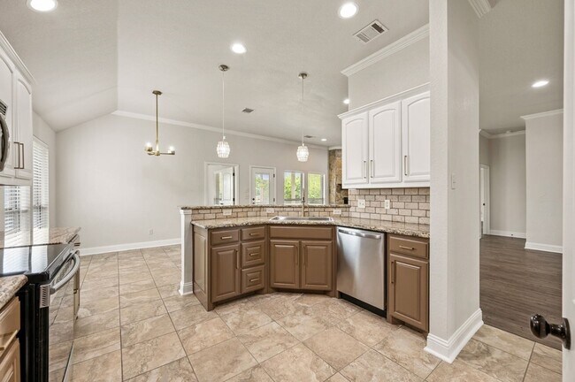 Building Photo - 104 Cold Track Dr