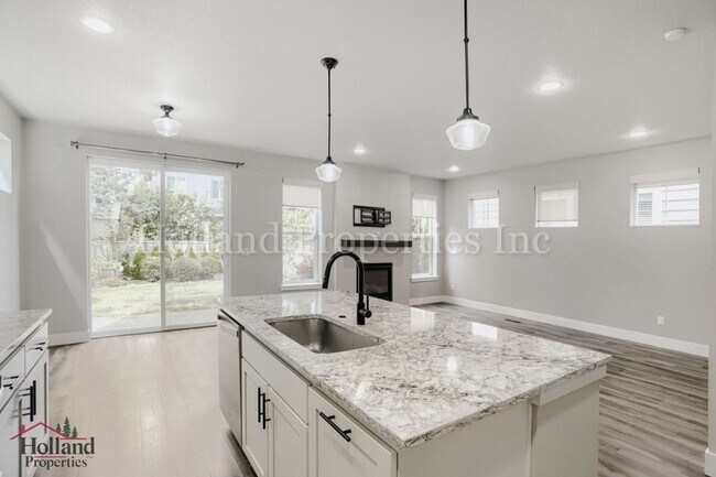 Building Photo - Spacious 3-Bedroom Home with Bonus Room in Desirable South Hillsboro! - Landscaping Included