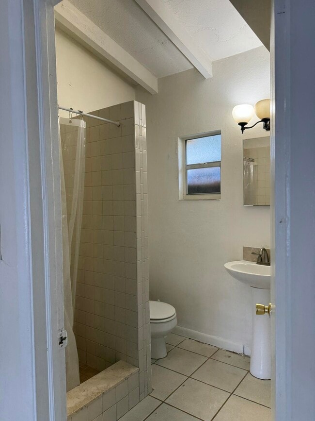 Building Photo - 191 Marguerita Dr
