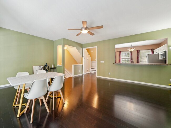 Building Photo - 3 Bedroom Townhome in the Heart of Dulth