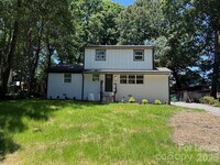 Building Photo - 549 Manhasset Rd