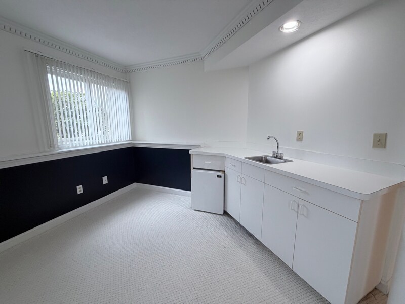 Building Photo - 4205 Brookcrest Dr SW