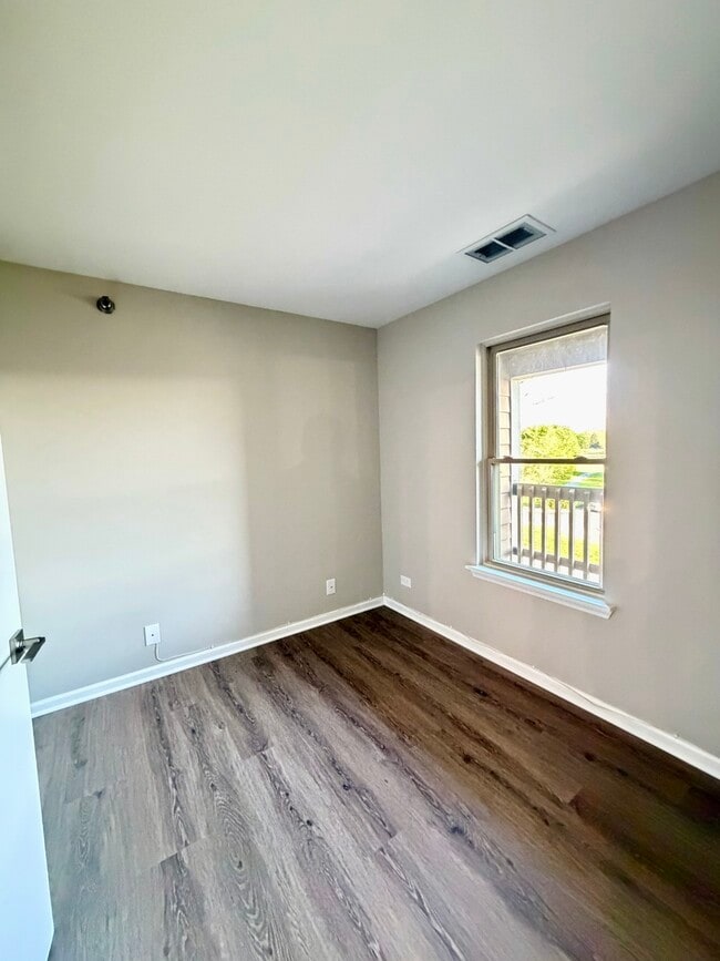 Building Photo - 127 Glengarry Dr