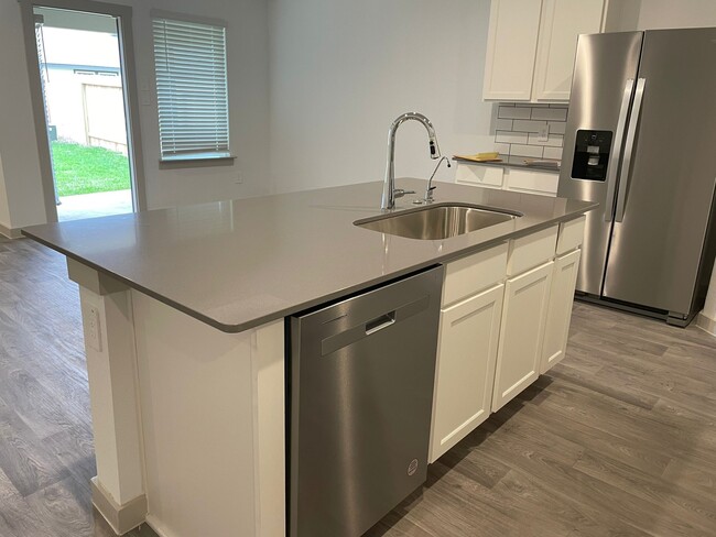 Building Photo - 7719 Golden Rubia Ln