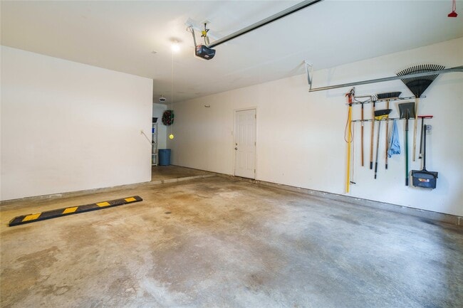 Building Photo - 2 Mystic Glade Ct