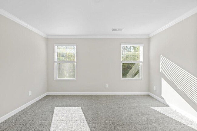 Building Photo - 3BR/2BA Townhouse Available JUNE 5!