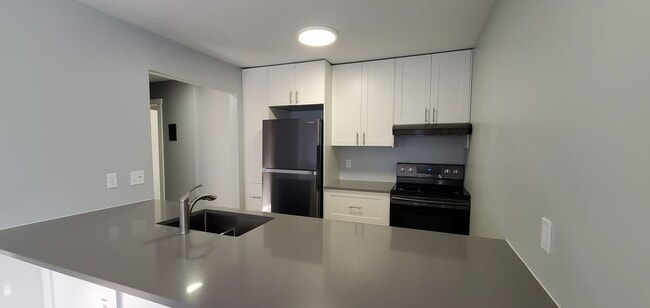 Building Photo - Beautifully Upgraded 1-Bedroom Condo in Downtown Traverse City