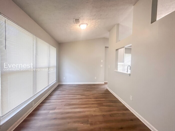 Building Photo - 2132 Briar Glen Ln SW