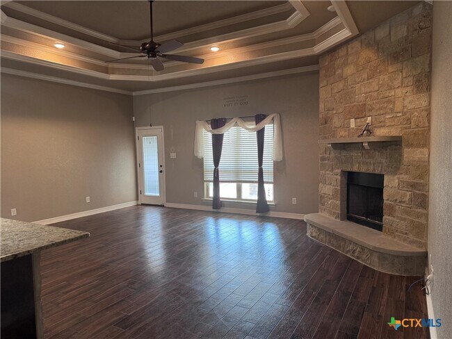 Building Photo - 2033 Catkins Ln