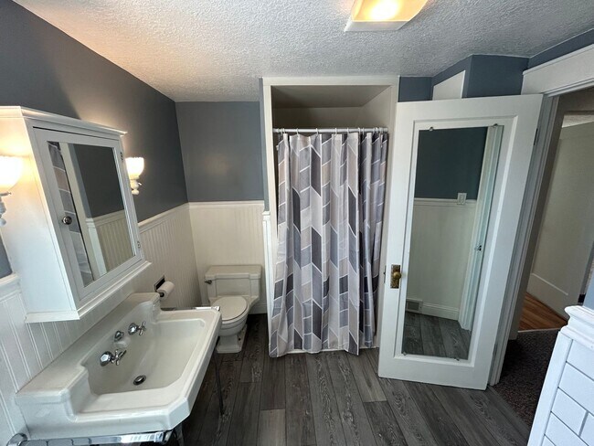 Building Photo - Gorgeous Craft House with Finish Basement ...