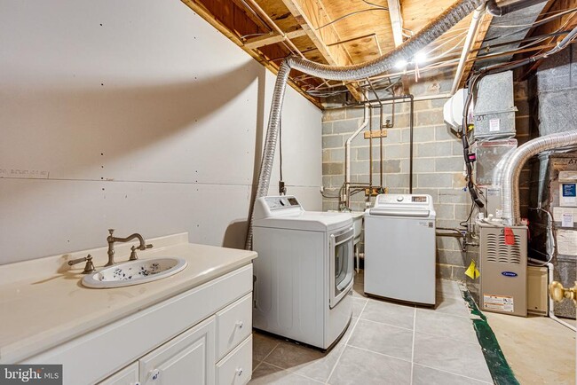 Building Photo - 6867 Williamsburg Pond Ct