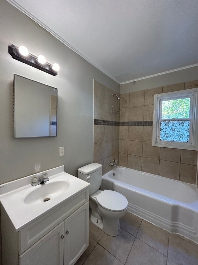 Building Photo - Charming 2-Bedroom, 1-Bathroom Home – $1,2...