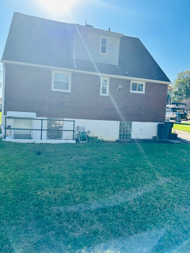 Building Photo - 1420 Collins Ave