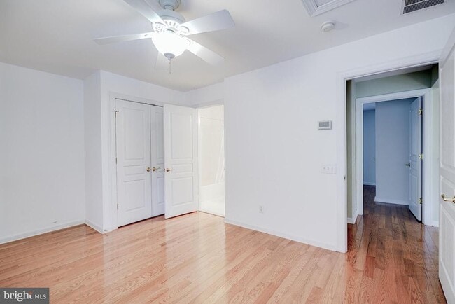 Building Photo - 15 Ridings Way