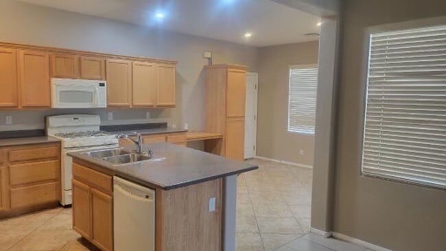 Building Photo - Single story town home with 3 bedrooms and 2 bath in Summerlin