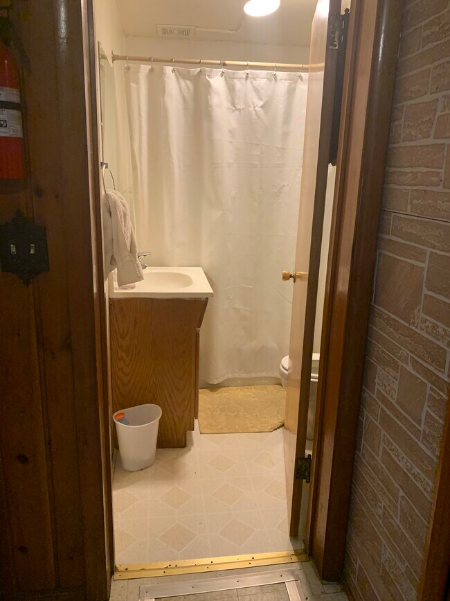 Building Photo - 446 Summit Ave