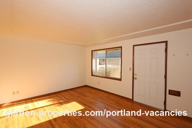Building Photo - NE 65th Ave - North Tabor single level 1 bedroom apartment