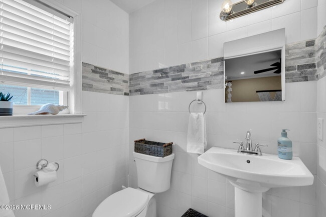 Building Photo - 1733 Melrose Ave