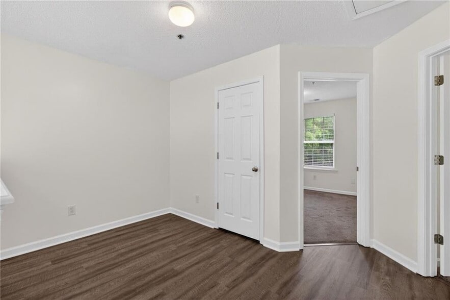 Building Photo - 275 Cottonwood Creek Cir