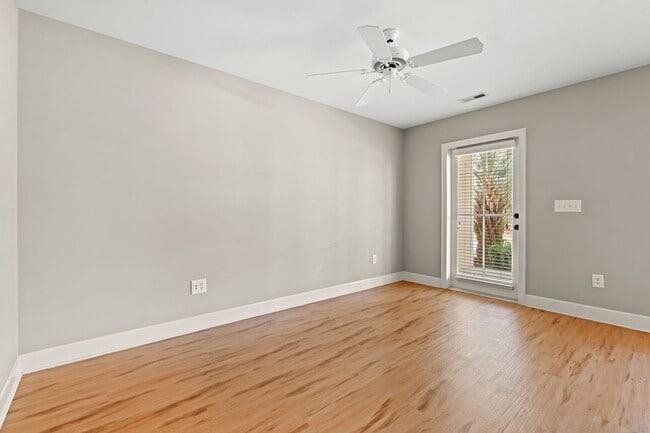 Building Photo - Mingo