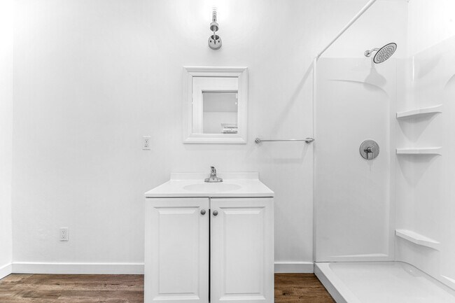 Building Photo - 420 N Batavia St