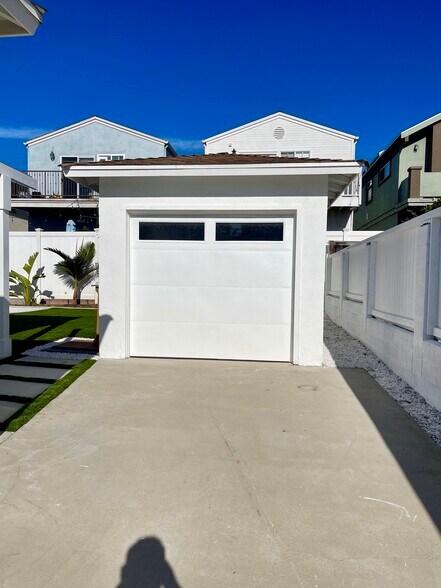 Building Photo - 1606 Steinhart Ave