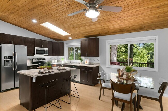 Building Photo - 3 Bedroom Sammamish Rambler in Quiet Cul d...