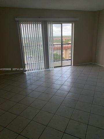 Building Photo - 4174 Inverrary Dr