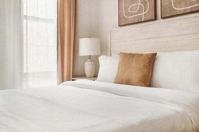 Building Photo - 1597 York Ave