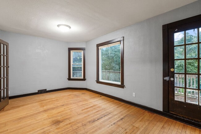 Building Photo - Cramer lower house