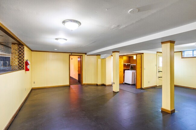 Building Photo - 1910 NE Cramer St