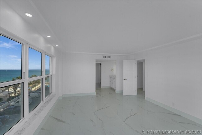 Building Photo - 3900 Galt Ocean Dr