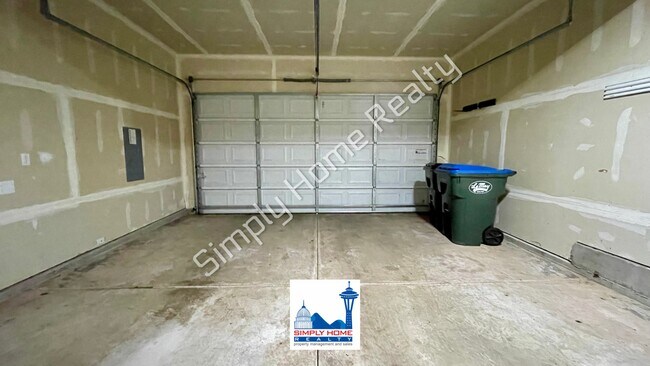 Building Photo - Welcome to Your 4-Bedroom Dream Home!??
