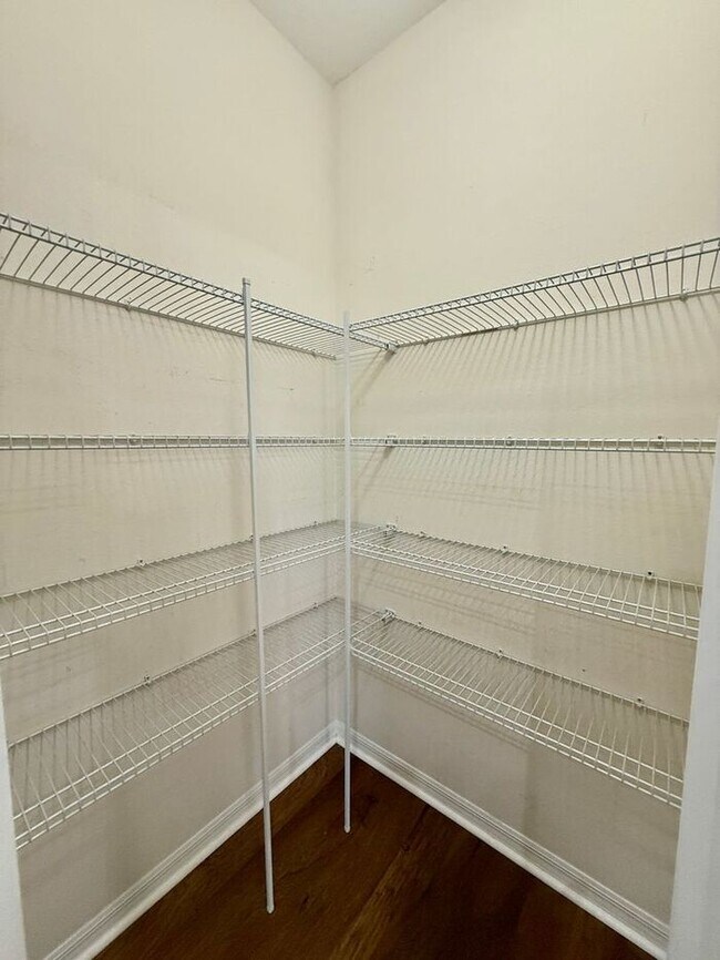 Building Photo - SPACIOUS Two Story Beautiful 5/4 Home in The Enclave At Aloma!