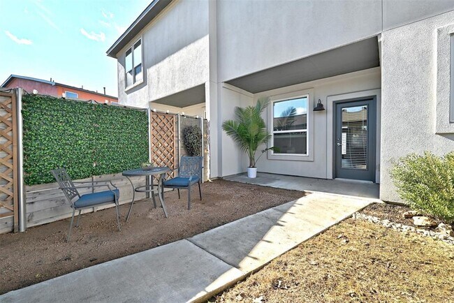 Building Photo - 5309a Baythorne Dr