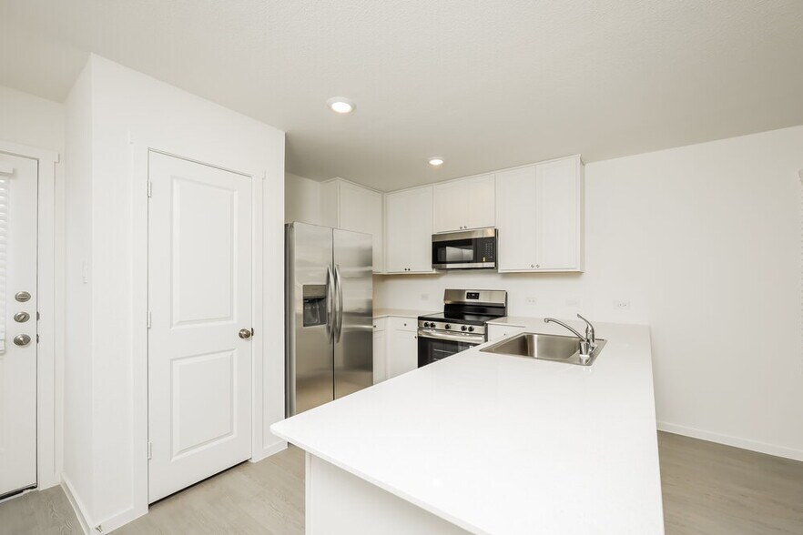 Building Photo - 1227 Maple St