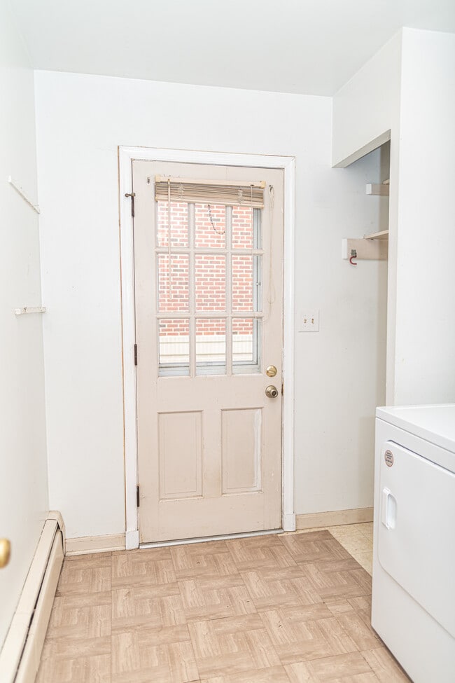 Building Photo - 116 N Union Ave