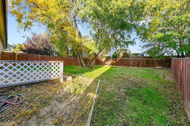 Building Photo - $2,495.00, 3 Bed, 2 bath located in Brighton.