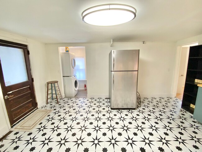 Building Photo - 93 Walnut St